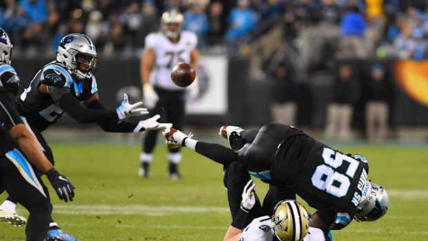 Thomas Davis CAR JB © Bob Donnan-USA TODAY Sports